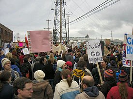 [Photo: Bush visit protesters] 