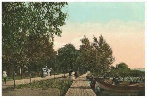 (Image: Paths and a Boardwalk next to the Water)