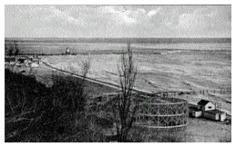 (Image Right: Figure 8 Coaster and Beach from
  Picnic Hill)