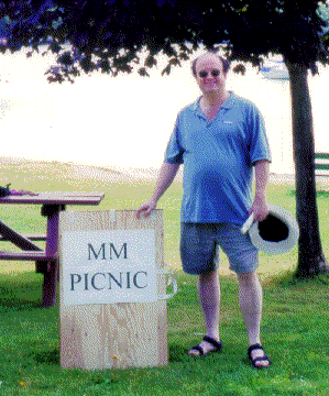 picture of Bruce beside modem-moms picnic sign